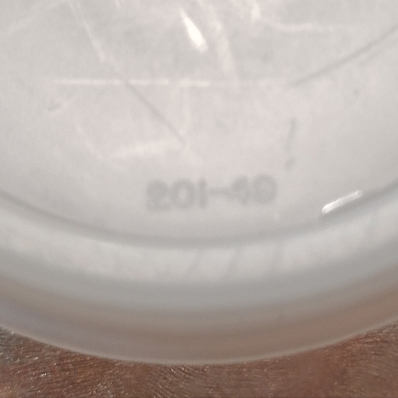 Tupperware Replacement lids mold numbers 201 - Picture 2 of 4
